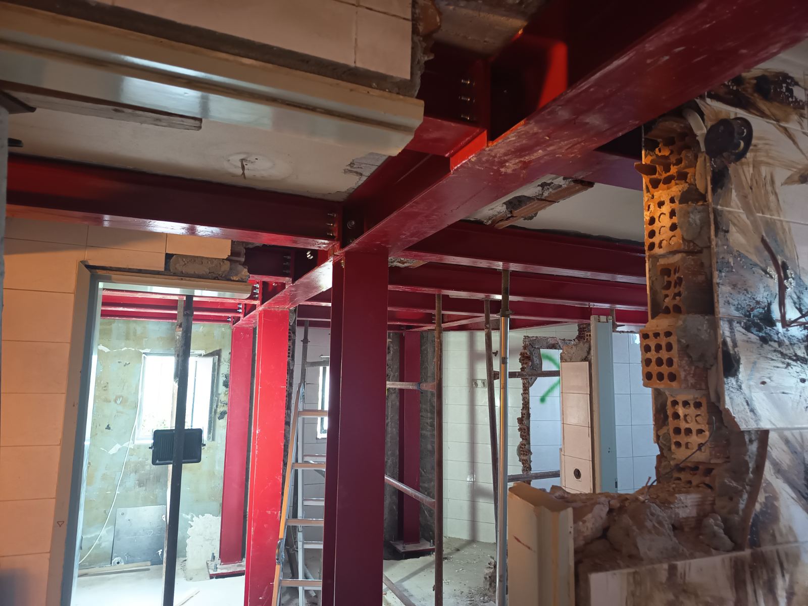 Έργο Στατική ενίσχυση δαπέδου οροφου σε υφιστάμενο κτήριο στην Λυκόβρυση